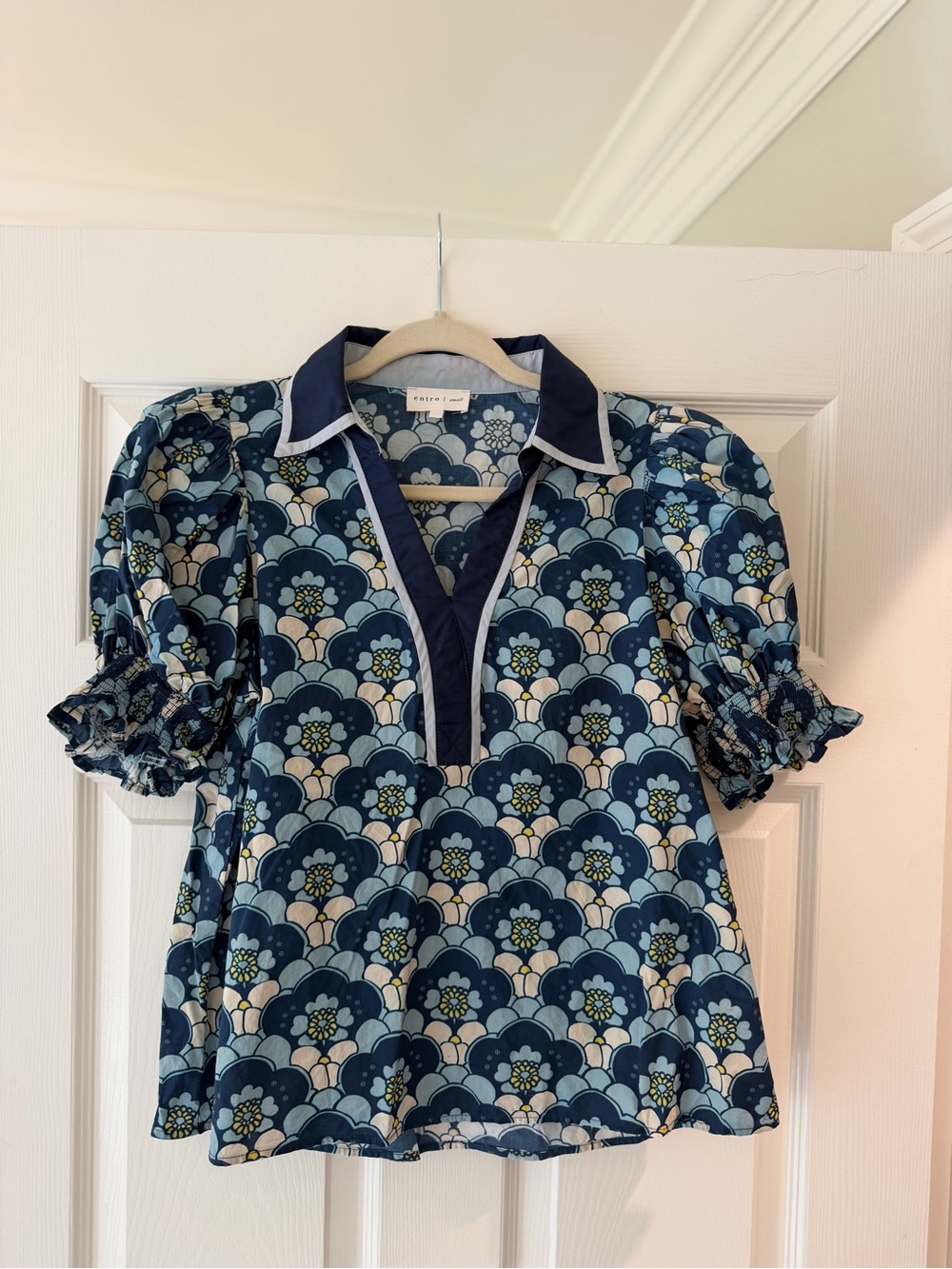entro Navy Blue Floral Puff Sleeve Blouse